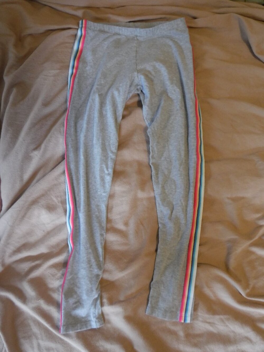 SO Girls Size XL Grey Rainbow Stripe Leggings
